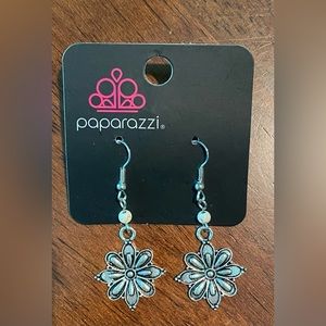 Paparazzi Earrings, flower